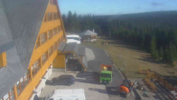 Parkoviště a hlavní vchod