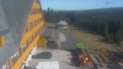 Parkoviště a hlavní vchod