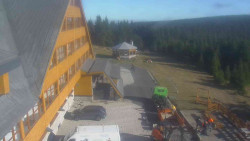 Parkoviště a hlavní vchod