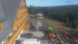 Parkoviště a hlavní vchod