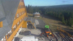 Parkoviště a hlavní vchod