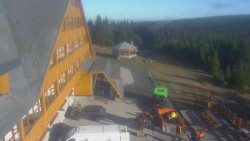 Parkoviště a hlavní vchod