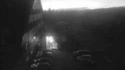 Parkoviště a hlavní vchod