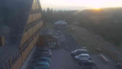 Parkoviště a hlavní vchod