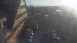 Parkoviště a hlavní vchod