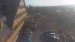 Parkoviště a hlavní vchod