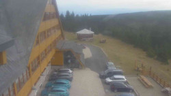 Parkoviště a hlavní vchod