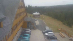 Parkoviště a hlavní vchod