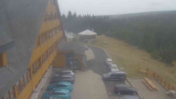 Parkoviště a hlavní vchod