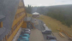 Parkoviště a hlavní vchod