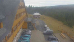 Parkoviště a hlavní vchod