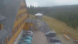 Parkoviště a hlavní vchod