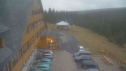 Parkoviště a hlavní vchod