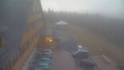 Parkoviště a hlavní vchod