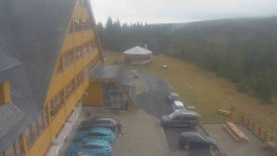 Parkoviště a hlavní vchod