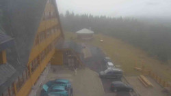 Parkoviště a hlavní vchod