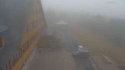 Parkoviště a hlavní vchod