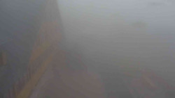 Parkoviště a hlavní vchod