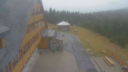 Parkoviště a hlavní vchod