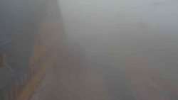 Parkoviště a hlavní vchod