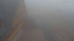 Parkoviště a hlavní vchod