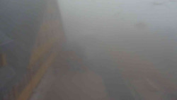 Parkoviště a hlavní vchod