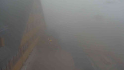 Parkoviště a hlavní vchod