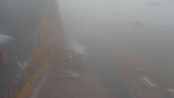 Parkoviště a hlavní vchod