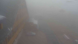 Parkoviště a hlavní vchod