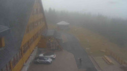 Parkoviště a hlavní vchod