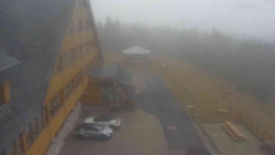 Parkoviště a hlavní vchod