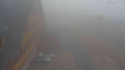 Parkoviště a hlavní vchod