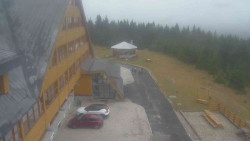 Parkoviště a hlavní vchod