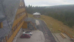 Parkoviště a hlavní vchod