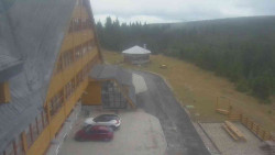 Parkoviště a hlavní vchod