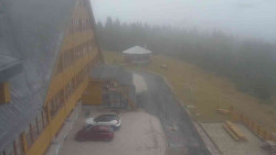 Parkoviště a hlavní vchod