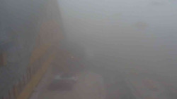 Parkoviště a hlavní vchod