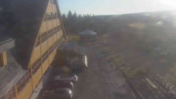 Parkoviště a hlavní vchod