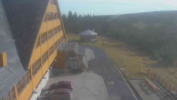 Parkoviště a hlavní vchod