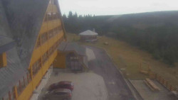 Parkoviště a hlavní vchod