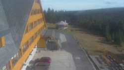 Parkoviště a hlavní vchod