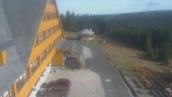 Parkoviště a hlavní vchod