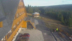 Parkoviště a hlavní vchod