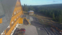 Parkoviště a hlavní vchod