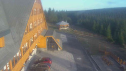 Parkoviště a hlavní vchod