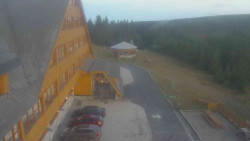 Parkoviště a hlavní vchod