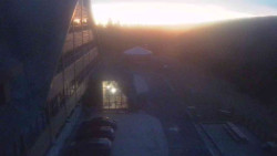 Parkoviště a hlavní vchod