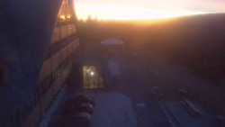 Parkoviště a hlavní vchod