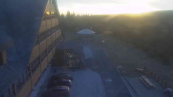 Parkoviště a hlavní vchod