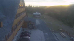 Parkoviště a hlavní vchod